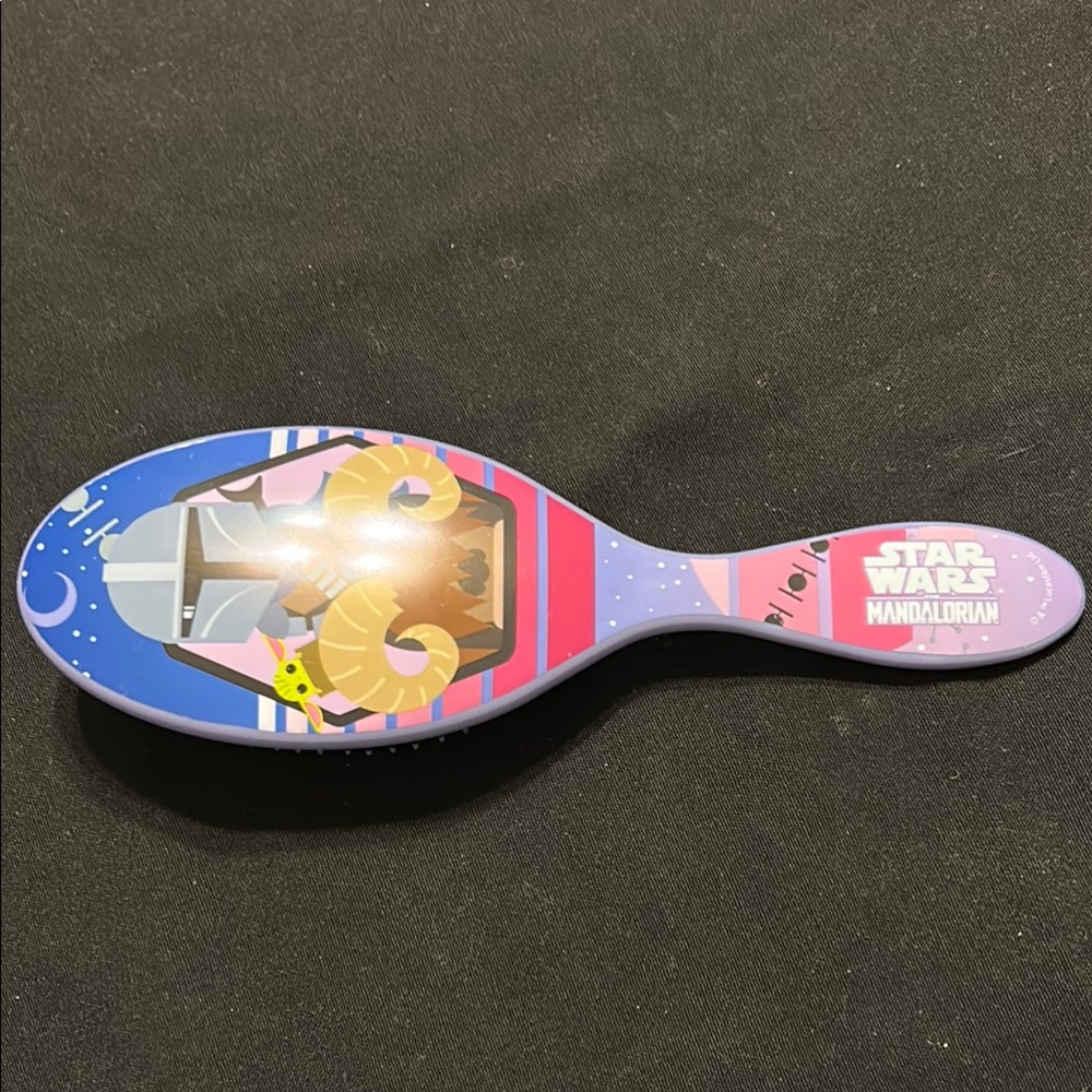 Star Wars the Mandalorian Wetbrush with Cartoon Design